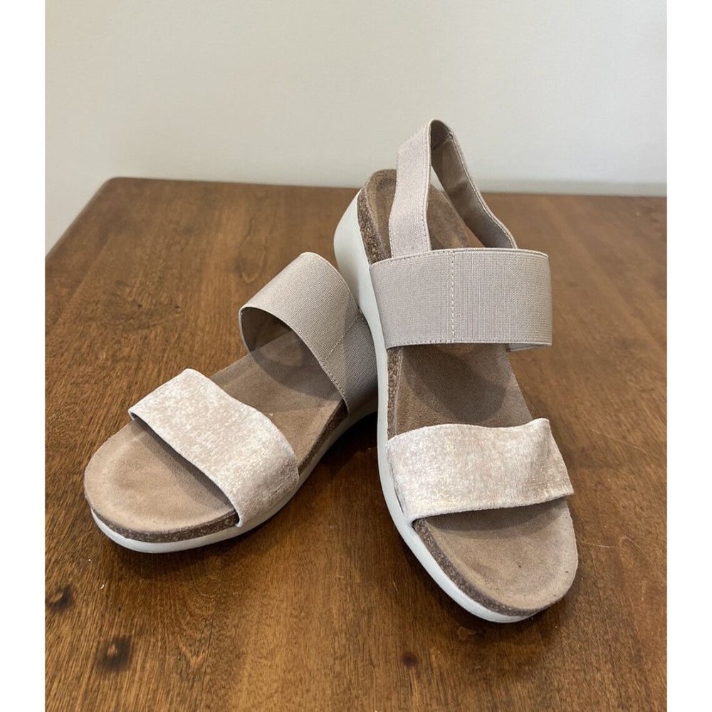 Munro Pisces Slingback Sandals Gold Metallic Nude Beige Size 6.5 Elastic Stretch